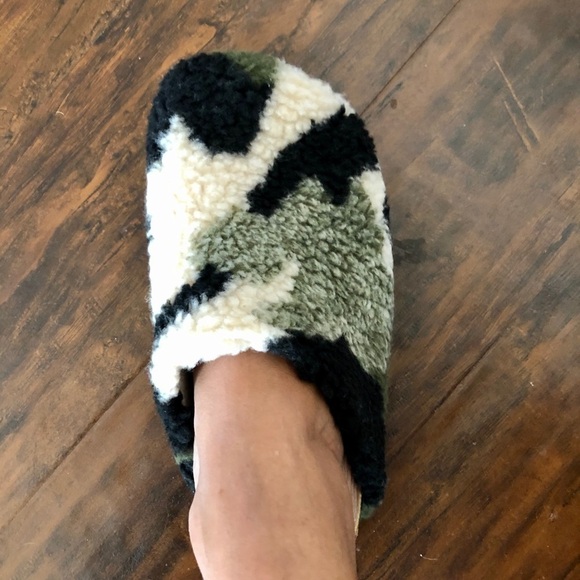 Cute!!! Camouflage Furry Mules - Picture 3 of 4